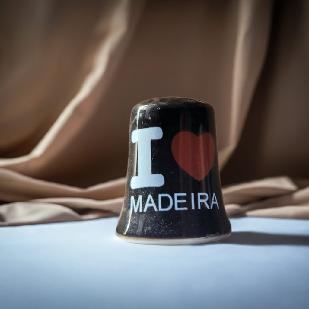 Dedal com imagens da madeira